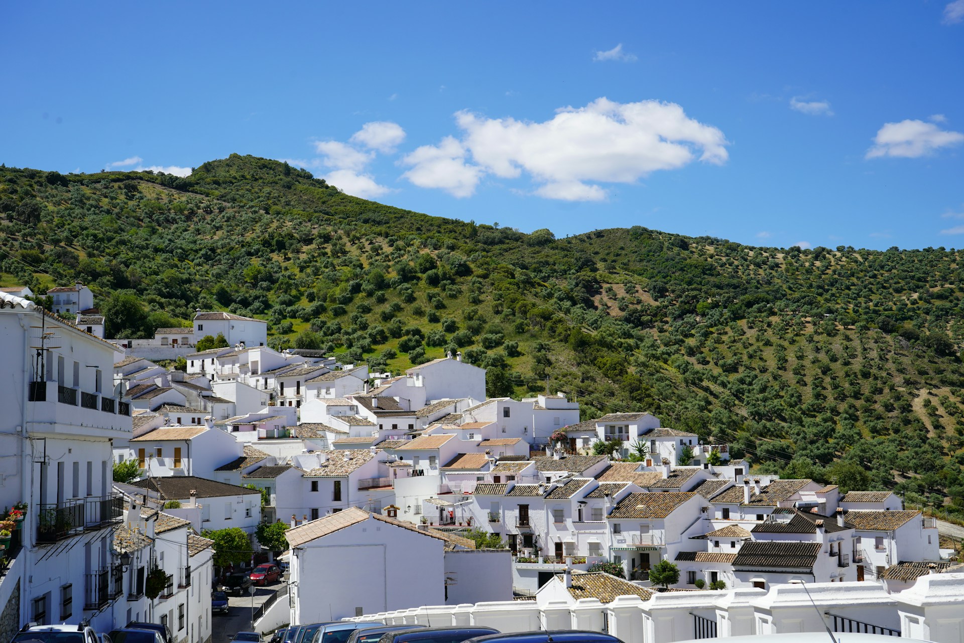 A photo of a village on a hillside in Andalucía, Spain. Photo by Jorge Fernández Salas via Unsplash.