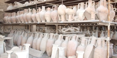 Image: webroi, Pompeii vessels Italy ruins, Pixabay, Pixabay Licence