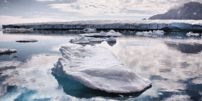 Image: Christine Zenino, Greenland Ice (4018284492), Wikimedia Commons, Creative Commons Attribution 2.0 Generic