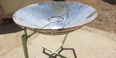 Image: Nadya Peek, Solar cooker, Wikimedia Commons, Creative Commons Attribution 2.0 Generic