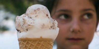 Image: Martin Vorel, Girl with ice cream, Libreshot, Public domain