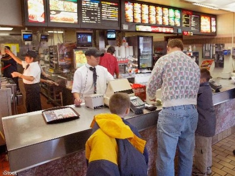 Photo: USDA, People eating out at a fast food restaurant, Flickr, creative commons licence 2.0