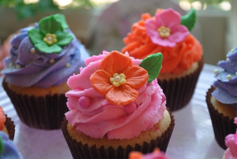 Image: DixieBelleCupcakeCafe, Tropical Flower Confetti Cupcakes, Flickr, Creative Commons Attribution-NoDerivs 2.0 Generic