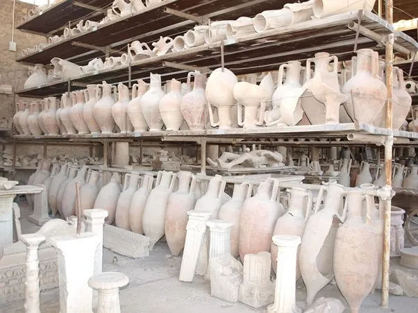 Image: webroi, Pompeii vessels Italy ruins, Pixabay, Pixabay Licence