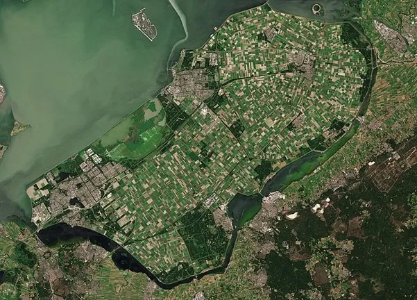 Image: Copernicus Sentinel-2, ESA, Flevopolder by Sentinel-2, Wikimedia Commons, Creative Commons Attribution-ShareAlike 3.0 IGO (https://creativecommons.org/licenses/by-sa/3.0/igo/deed.en). Contains modified Copernicus Sentinel data 2018.