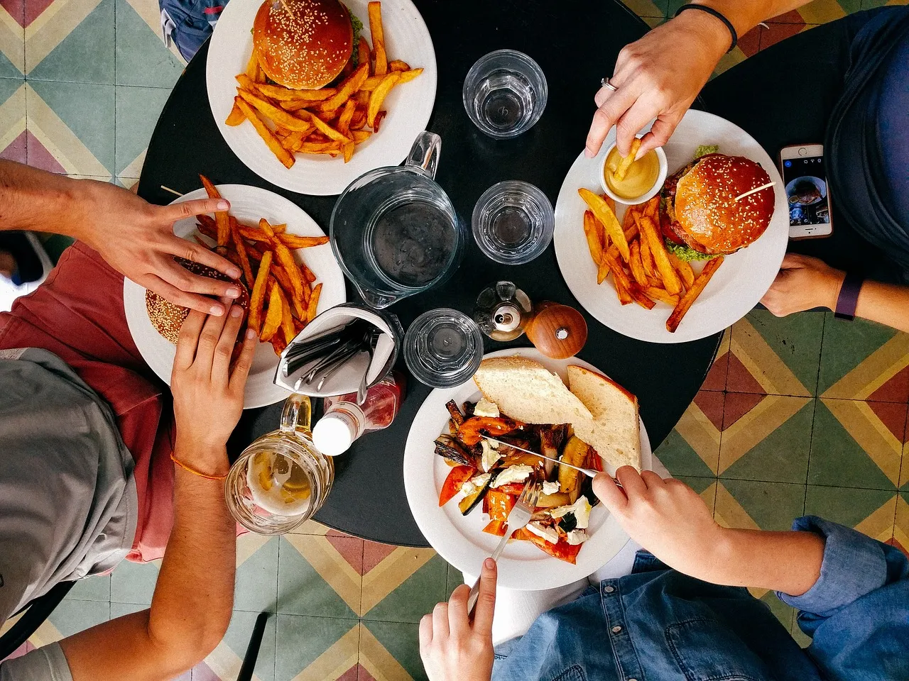 Image: StockSnap, Restaurant people men, Pixabay, Pixabay Licence