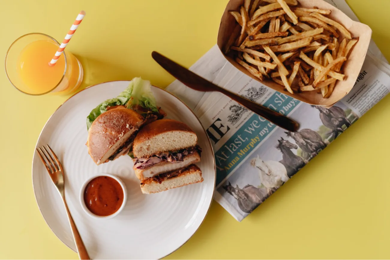 Image: alleksana, Burger on white ceramic plate, Pexels, Pexels Licence