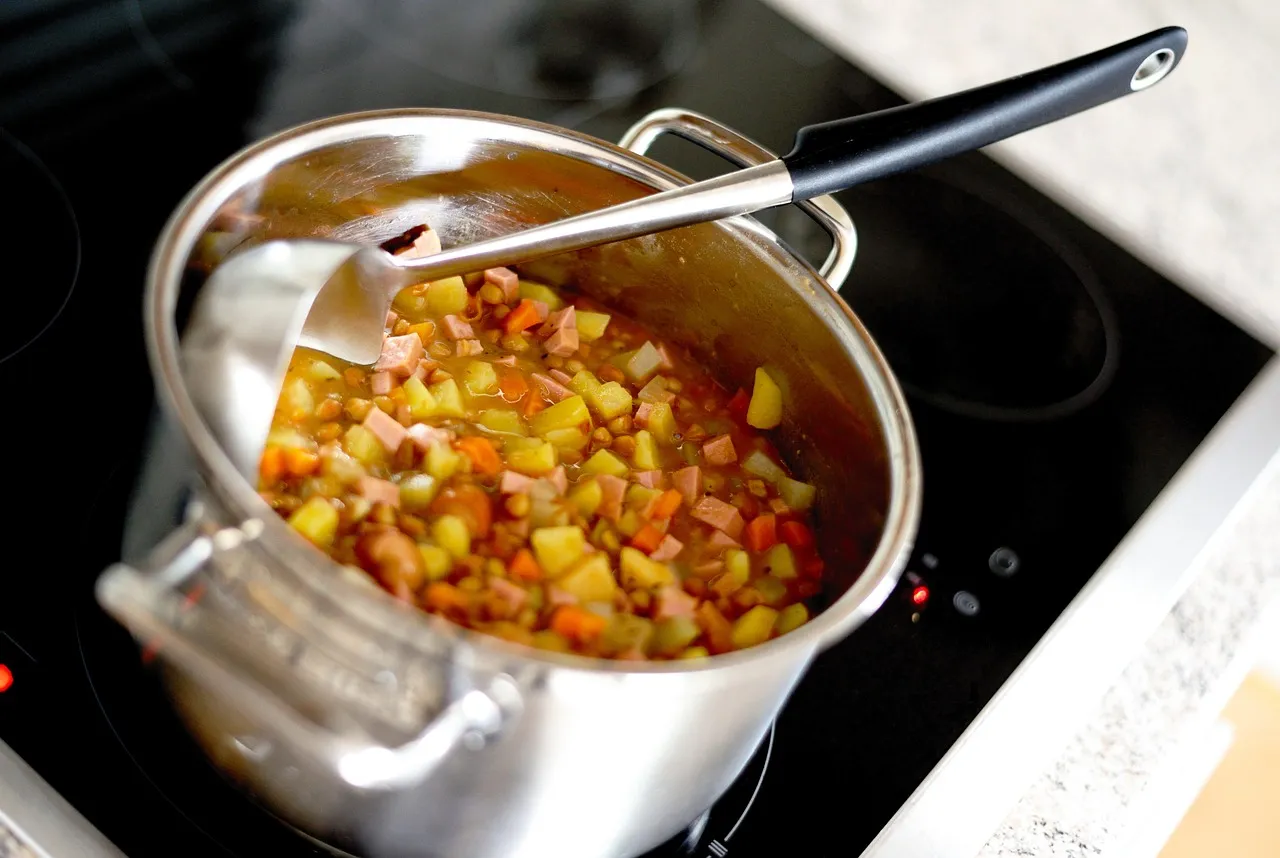 Image: congerdesign, Soup Pot Spoon, Pixabay, Pixabay Licence