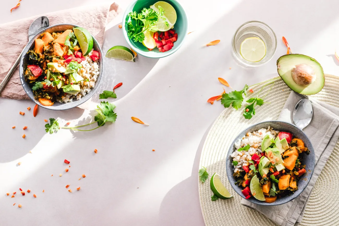 A couple of bowls of vegetarian meals on a table