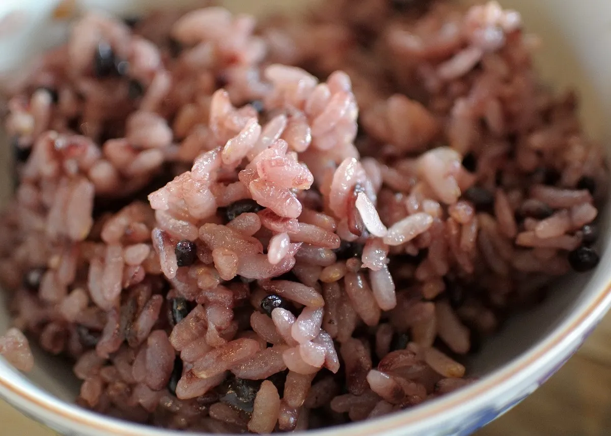 Image: bowl of cooked red rice. Photo by jirreaux via Pixabay