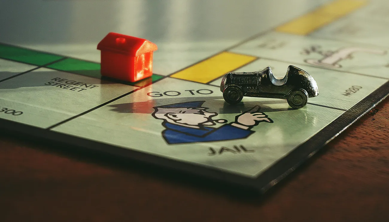 Picture of monopoly board. Credit Suzy Hazelwood via pexels