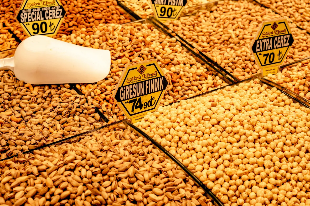 Picture of food at a market. Credit Freestock Pro via Pexels. 