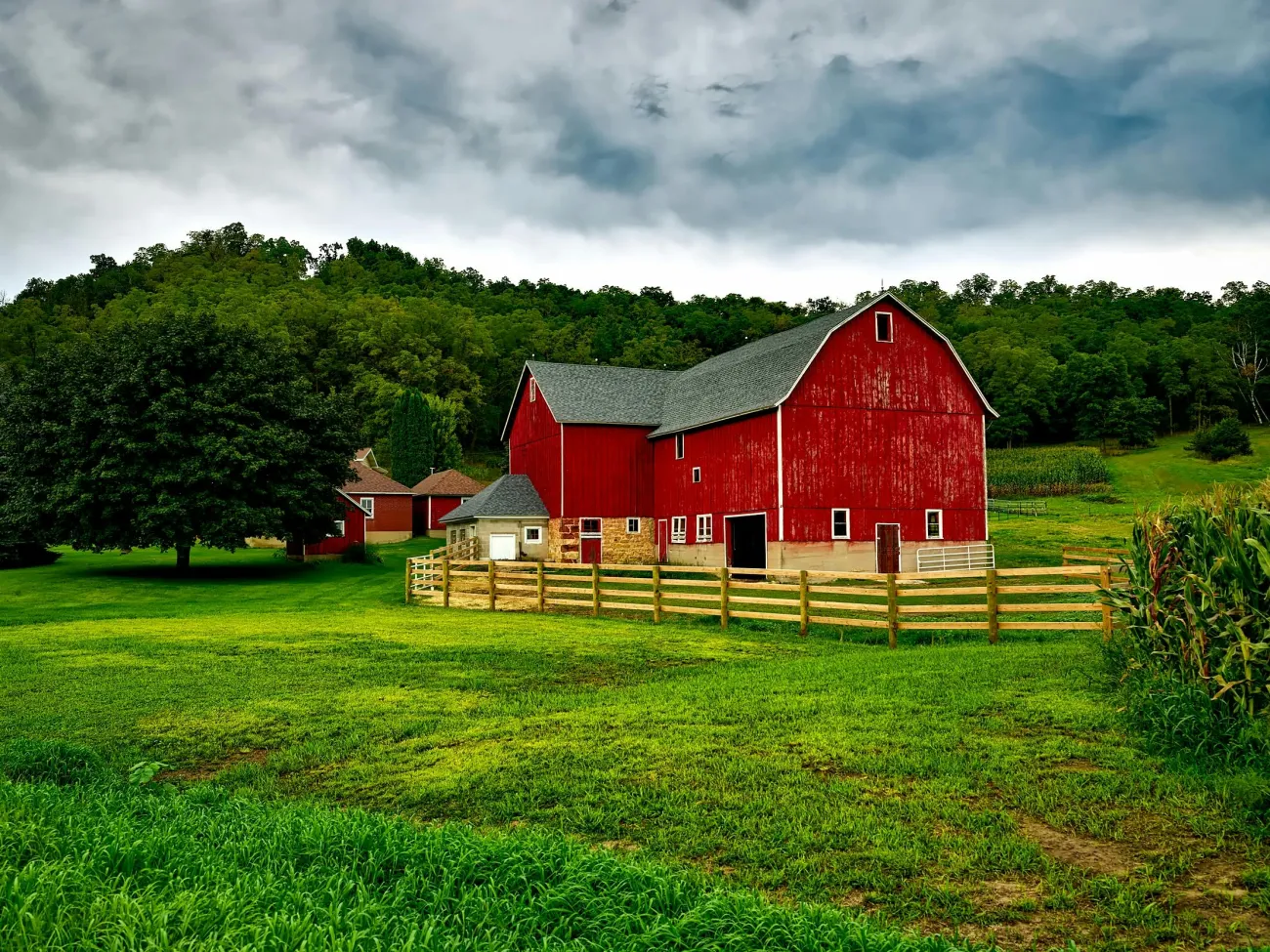 Classic US farm barn. Credit Pixabay via Pexels. 