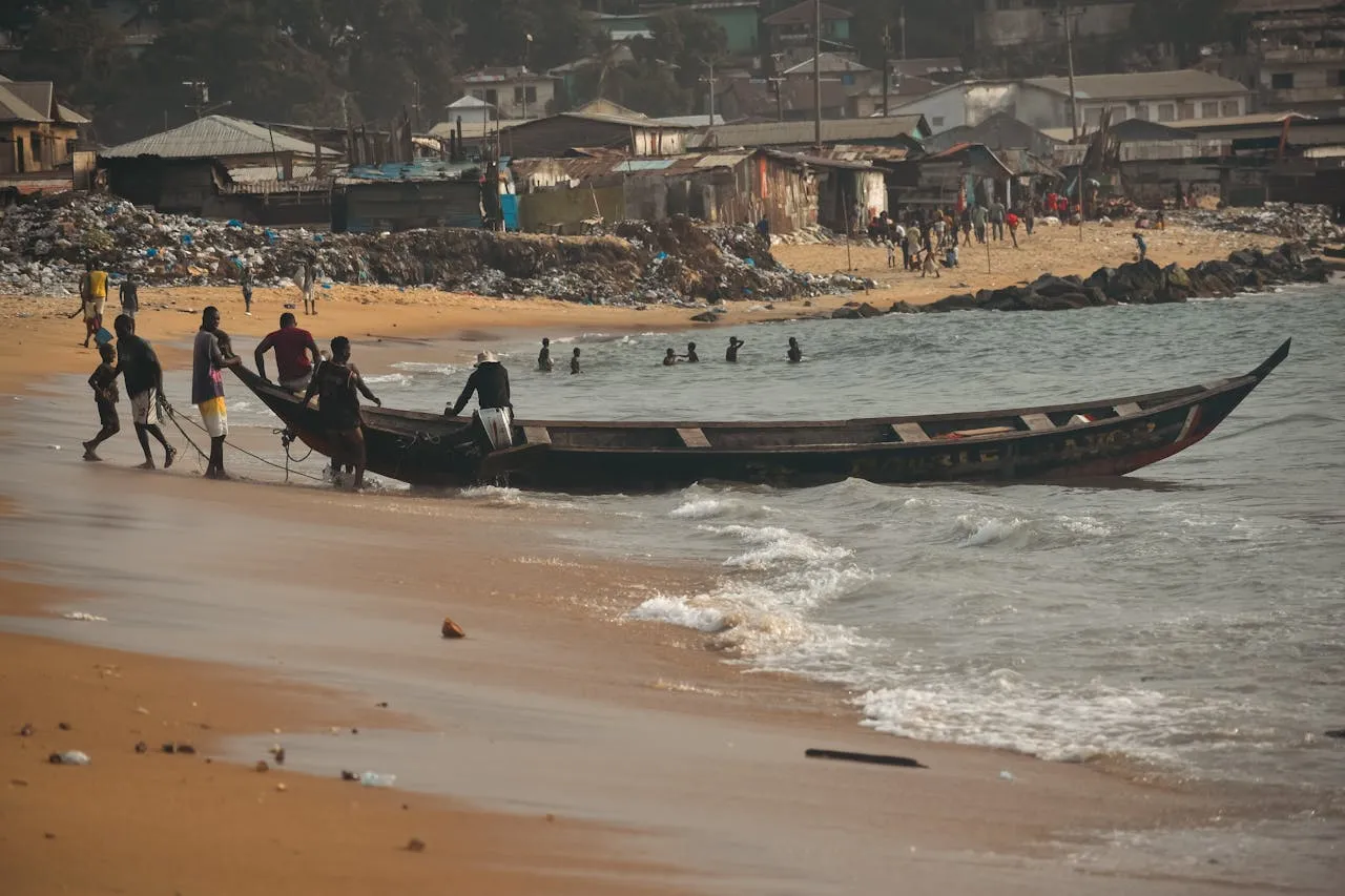 Fishing in africa. Credit: Aristotlè Guweh Jr via Pexels