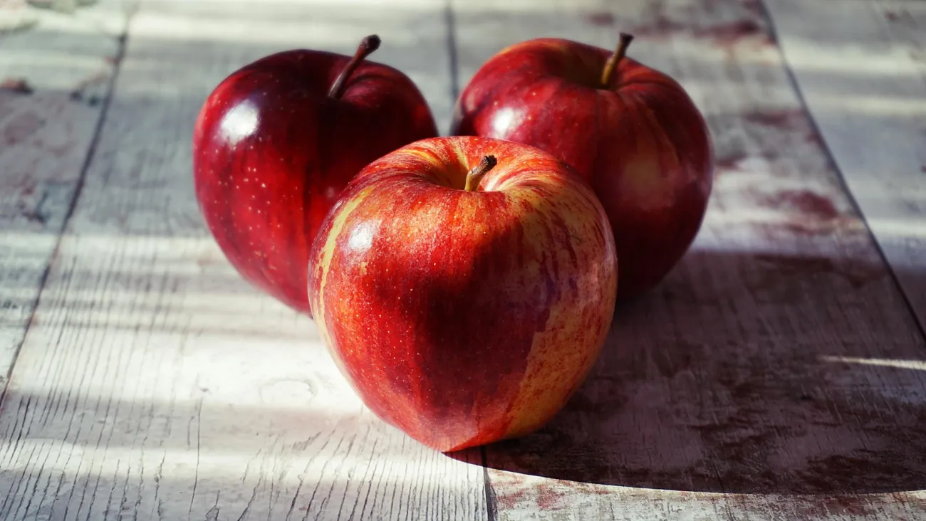 apples. Credit: Suzy Hazelwood via Pexels
