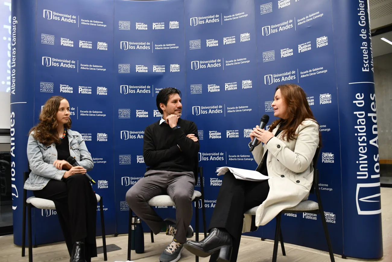 Foto del conversatorio sobre desigualdades