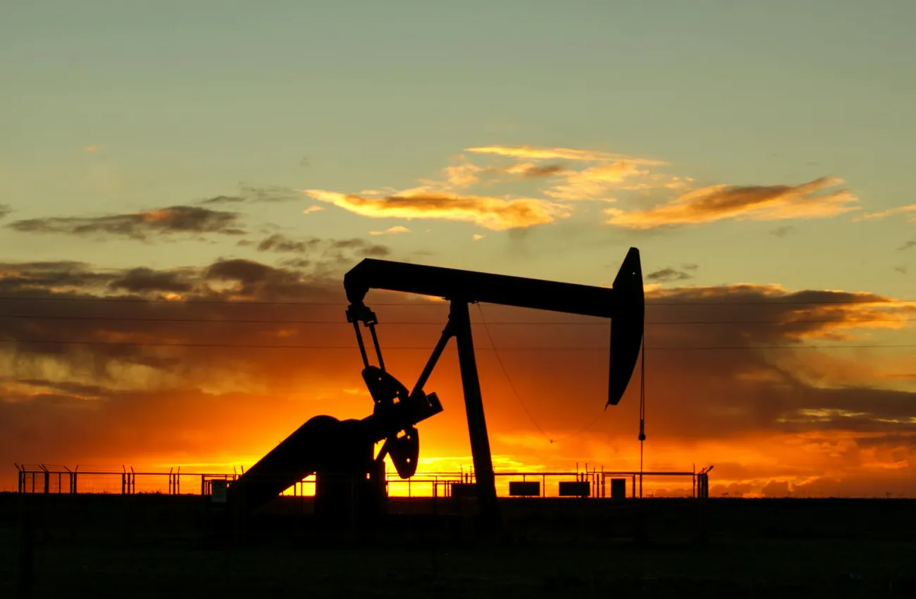 Photo of oil field. Credit: Jan Zakelj via pexels