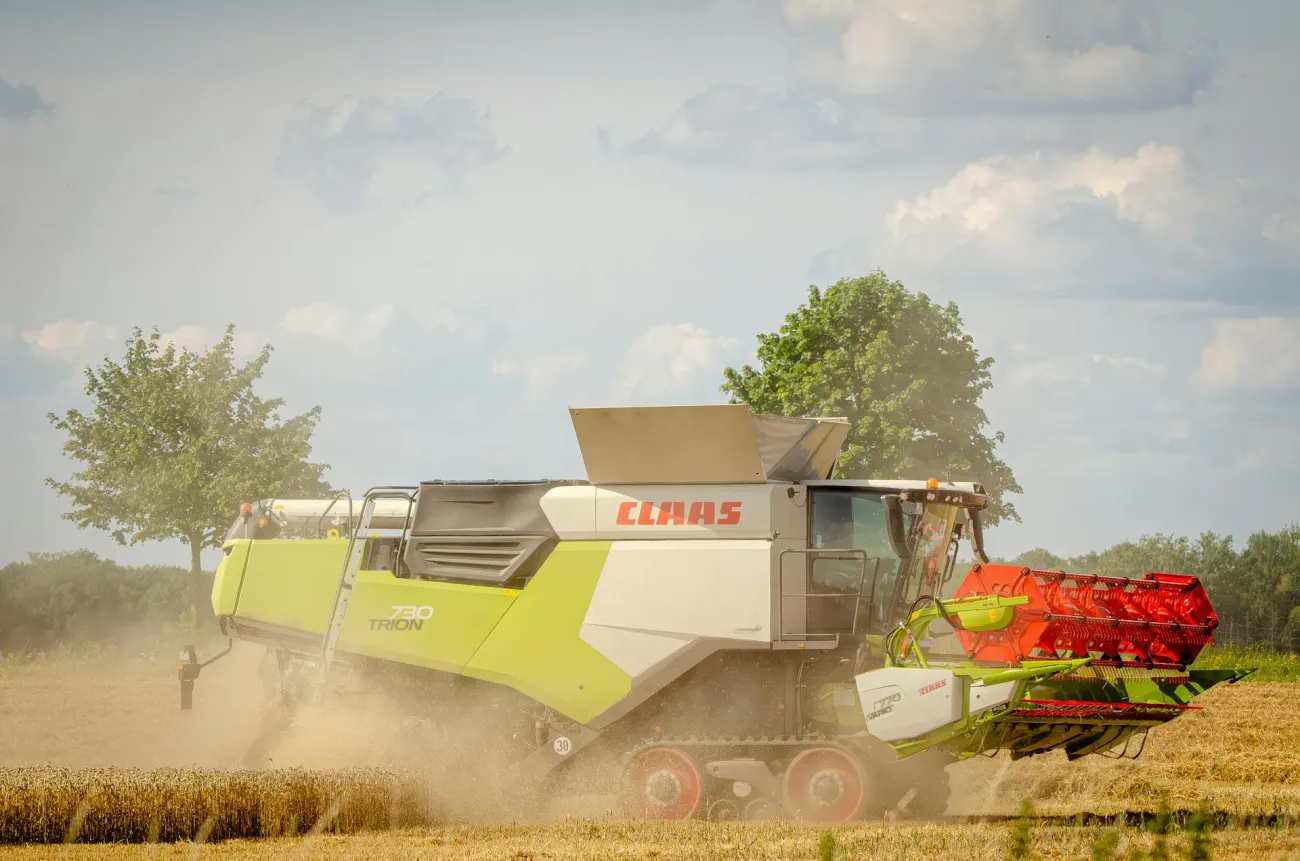 Photo of combine harvester. Credit: Leon Aschemann via Pexels. 