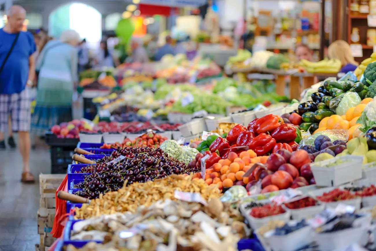 Fruit and vegetable market. Credit AS Photography via Pexels