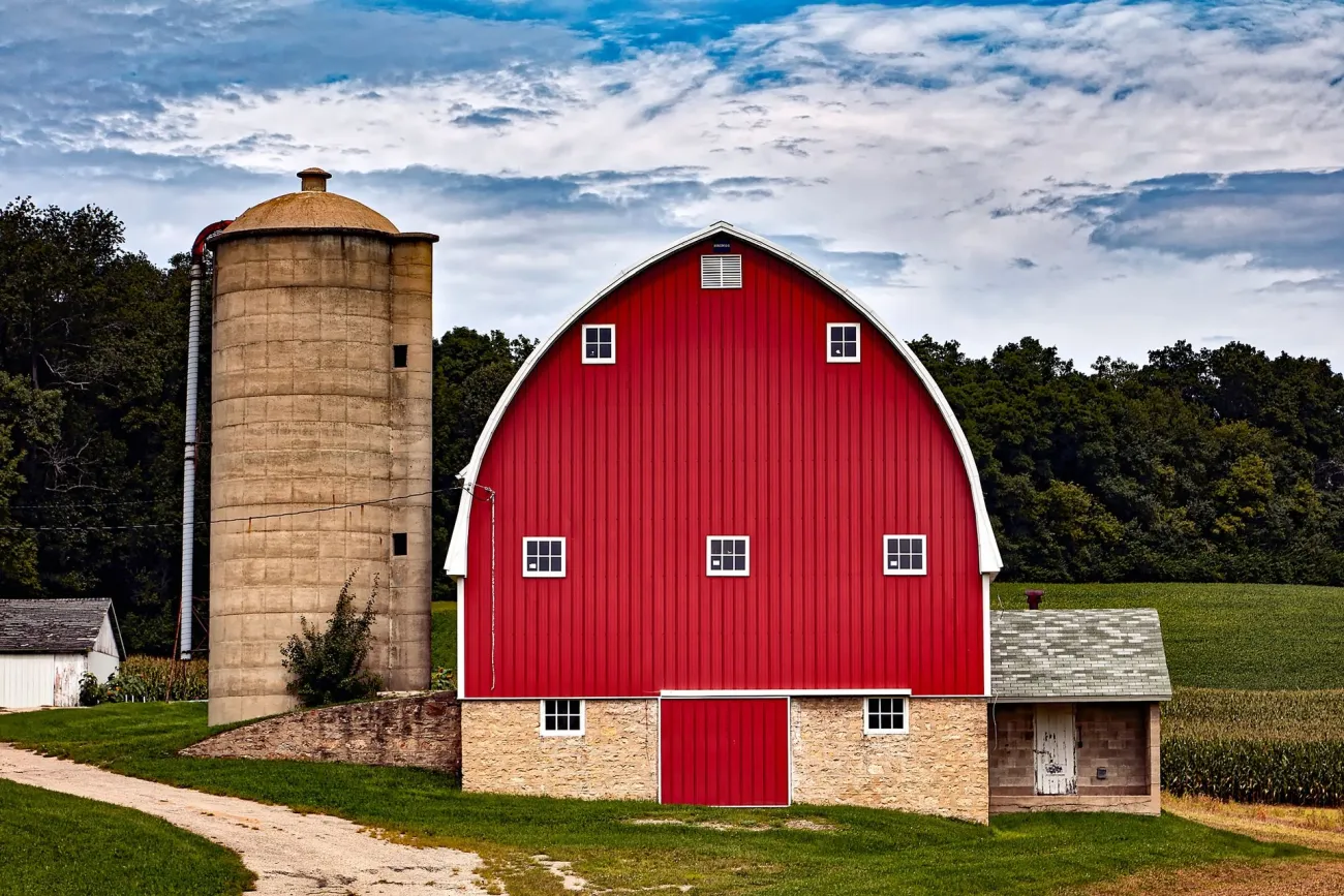 American barn and silo. Credit: Pixabay via Pexels