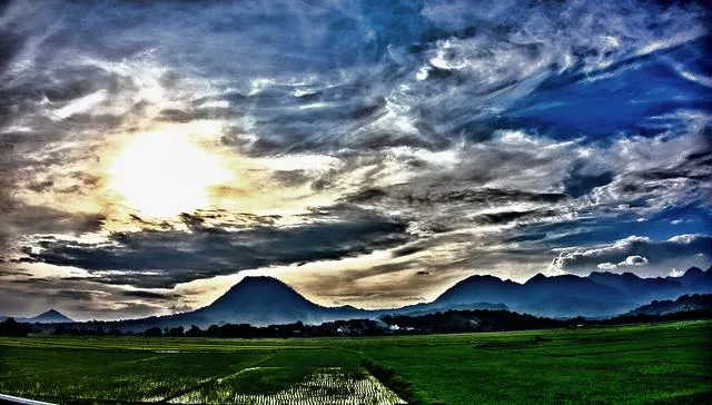 Credit: Edward Musiak, Mountain range, Flickr, Creative Commons licence 2.0