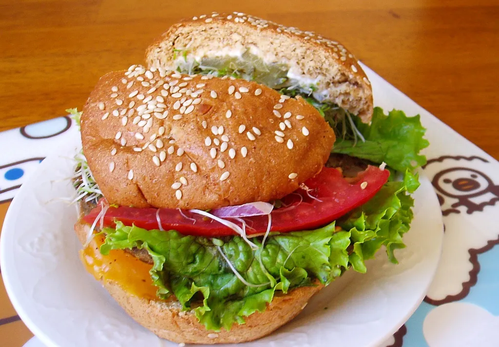 Photo: Erik Edgren, taro burger, Flickr, Creative Commons License 2.0 generic.