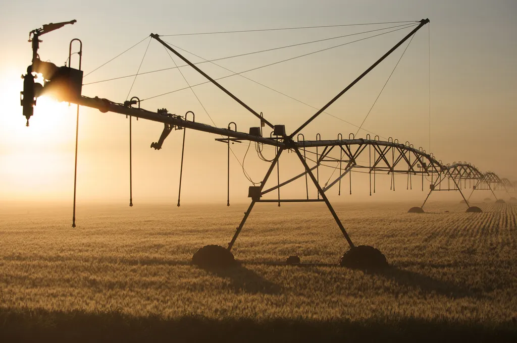 Photo: Chris Happel, irrigation at dawn, Flickr, Creative Commons License 2.0 generic.