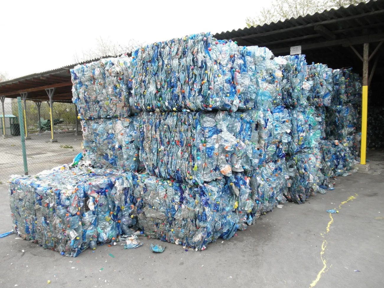 Image: Michal Maňas, Bales of crushed blue PET bottles. In Olomouc, the Czech Republic, Wikimedia Commons, Creative Commons Attribution 3.0 Unported