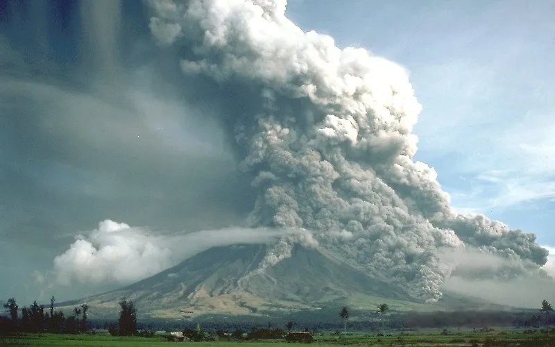 Image: C.G. Newhall, Pyroclastic flows at Mayon Volcano, Philippines, 1984, Wikimedia Commons, Public domain