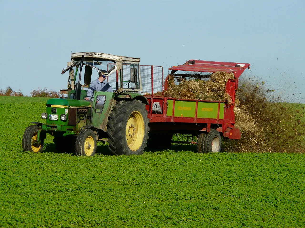 Image: Hans, Agriculture Tractor Fertilize, Pixabay, Pixabay License