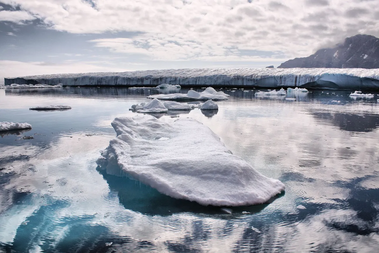 Image: Christine Zenino, Greenland Ice (4018284492), Wikimedia Commons, Creative Commons Attribution 2.0 Generic