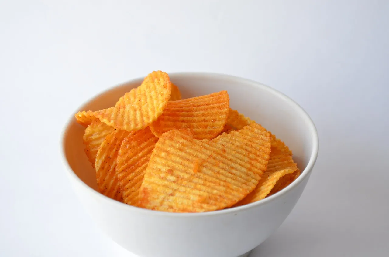Image: PDPics, Potato chips, Pixabay, Pixabay License