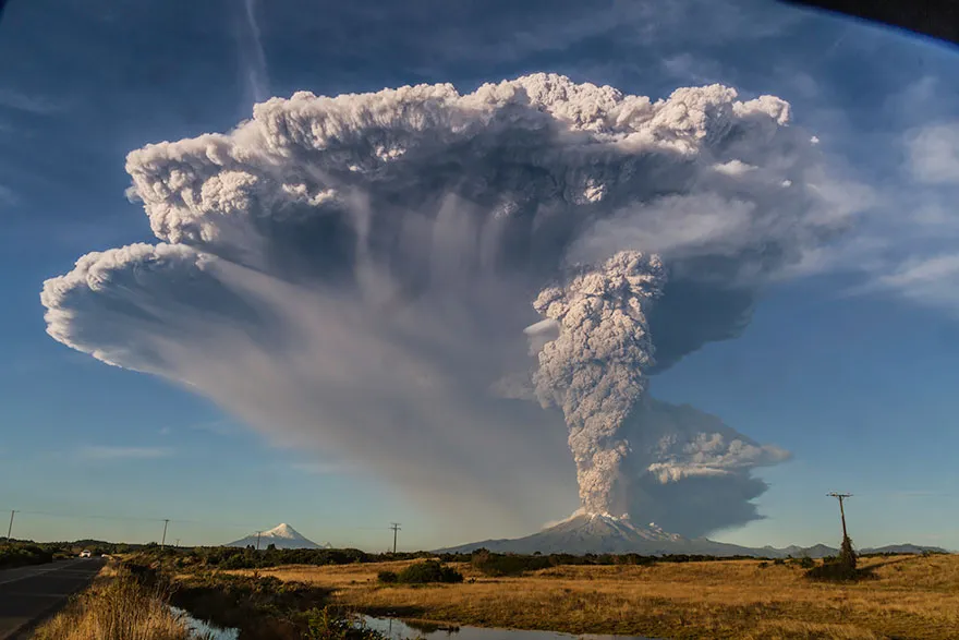 Image: Andiseño Estudio, volcano-eruption-calbuco-chile-8__880, Flickr, Public domain
