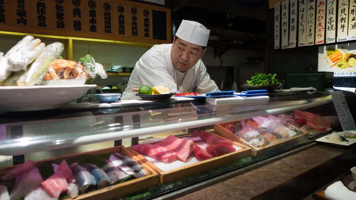 Image: Pxhere, Tsukiji Sushi Dai restaurant in Ginza, Tokyo, CC0 Public Domain