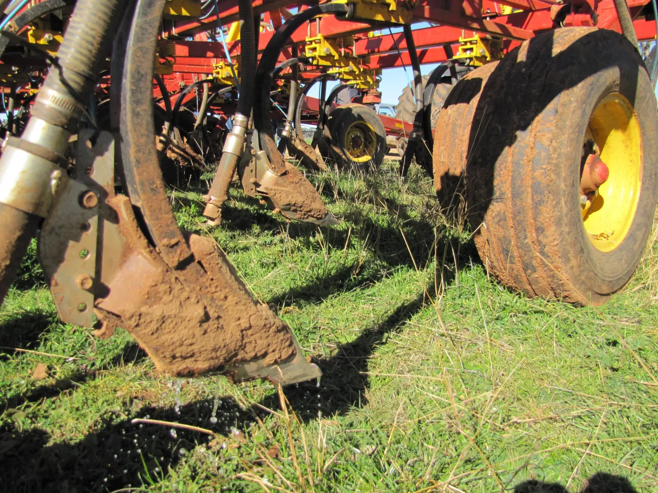 Photo: Feral Arts, “Little River Landcare Group - Machinery Conversion Field Day”, Flickr, Creative Commons license Attribution 2.0 Generic.