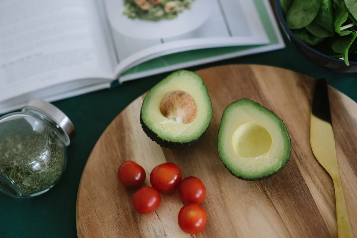 Image: Pxhere, Avocado cherry tomatoes, CC0 Public Domain