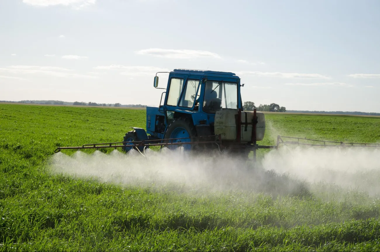 Image: Aqua Mechanical, Tractor Fertilize Field Pesticide And Insecticide, Flickr, Creative Commons Attribution 2.0 Generic