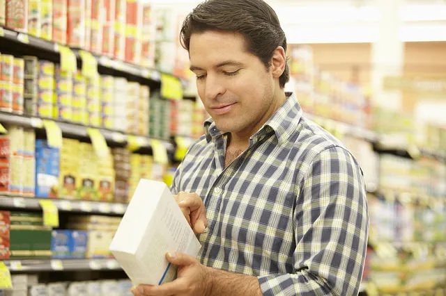 Image: USDA, Man shopping in supermarket, Flickr, Creative Commons Attribution 2.0 Generic