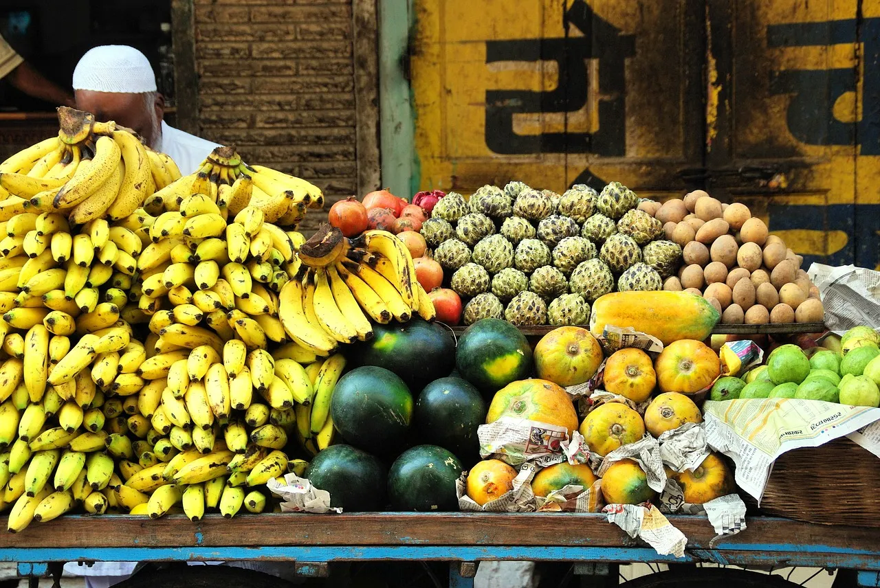 Image: DEZALB, India market fruit, Pixabay, Pixabay license