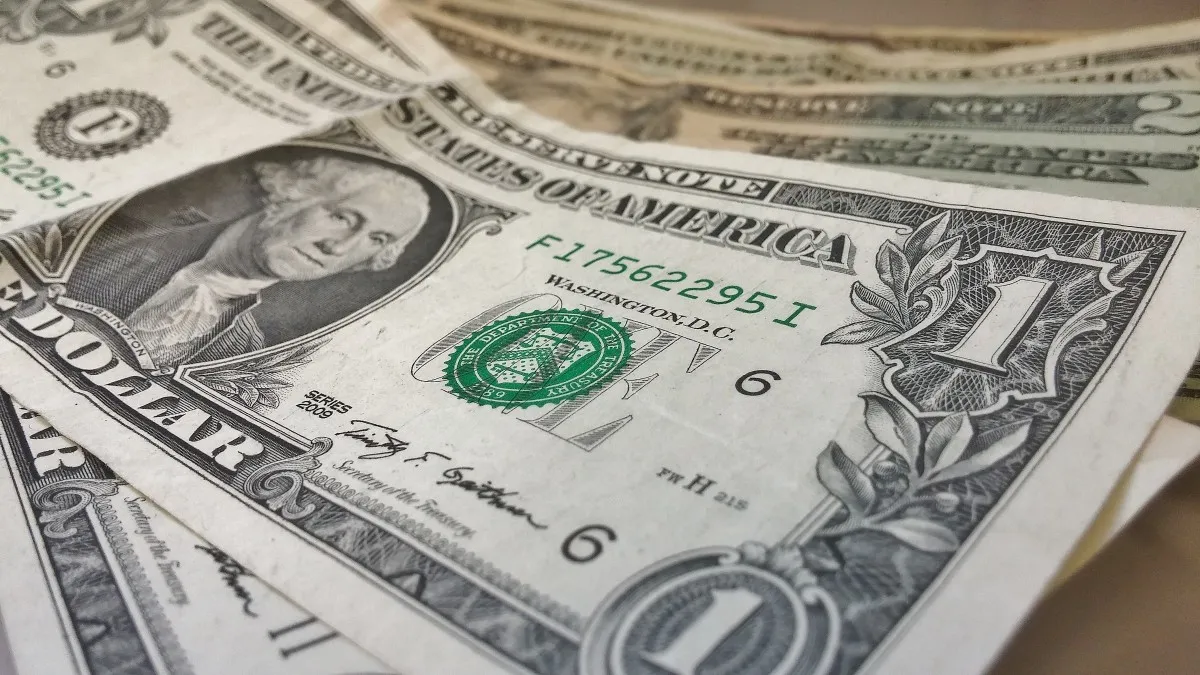Image: Pxhere, USA America money, CC0 Public domain
