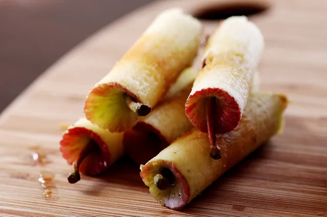 Image: Stacy Spensley, Apple cores, Flickr, Creative Commons Attribution 2.0 Generic