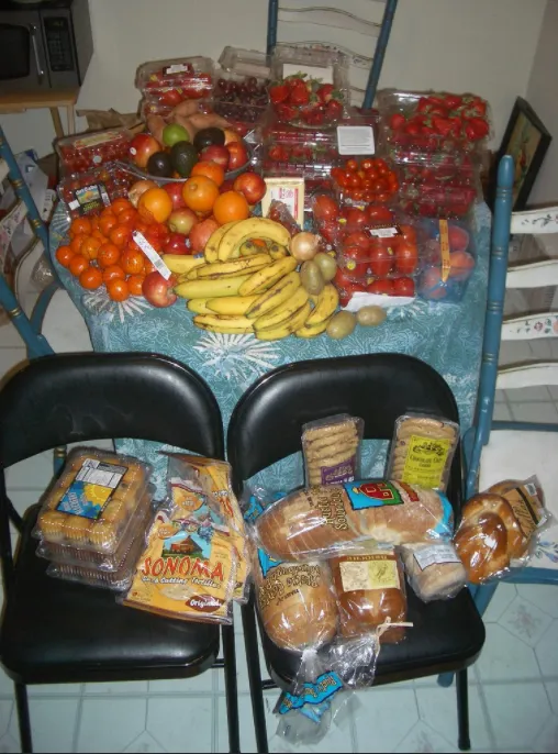 Photo: Eric Elnem, Food rescued from dumpster, Flickr, Creative Commons License 2.0 generic.