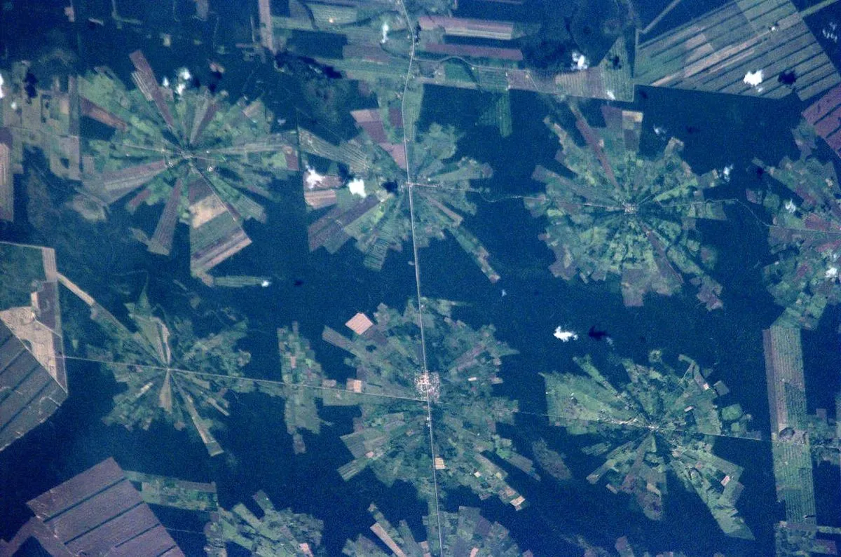 Image: NASA, NASA photo of deforestation in Tierras Bajas project, Bolivia, from ISS on April 16, 2001, Wikimedia Commons, Public Domain