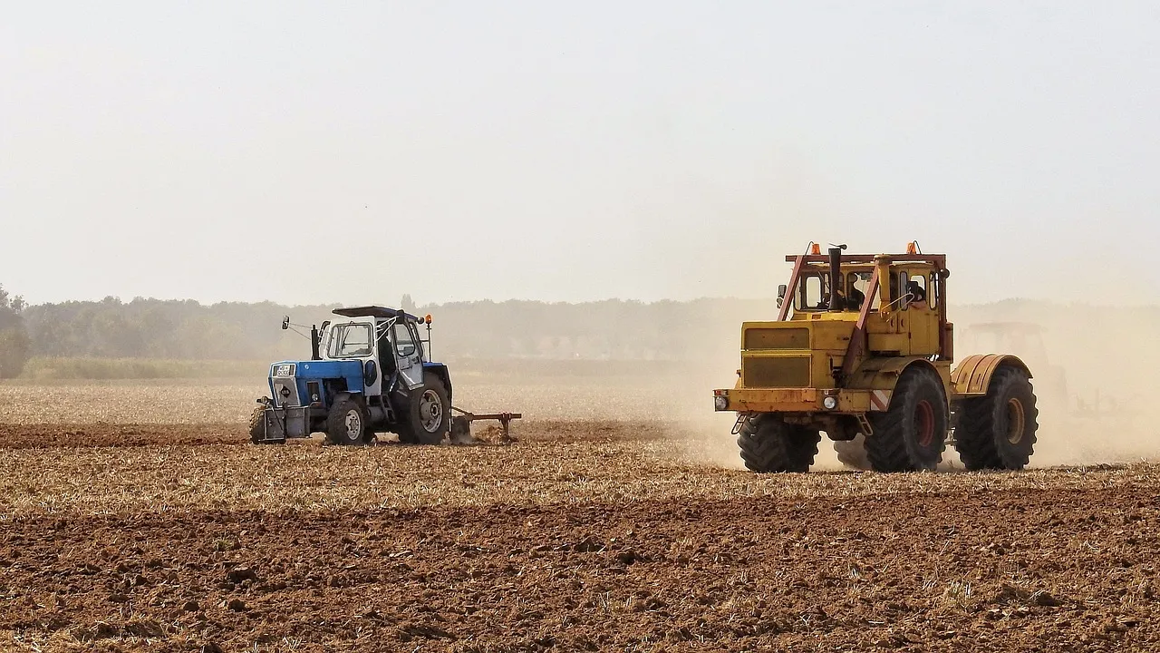 Image: Max Pixel, Agriculture Tractor Arable, CC0 Public Domain