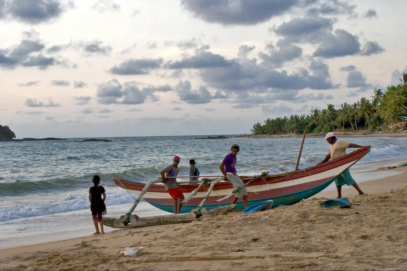 Image: Hafiz Issadeen, Fisherfolk - Beruwala, Flickr, Creative Commons Attribution-NoDerivs 2.0 Generic