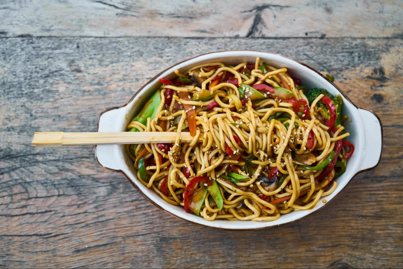 Image: Engin Akyurt, Stir fry noodles in bowl, Pexels, Pexels License