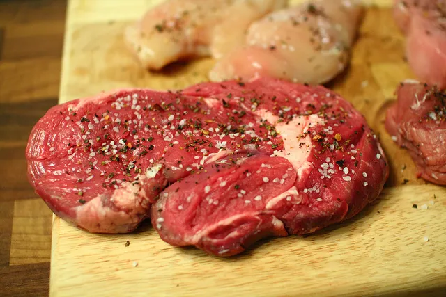 Photo: Oliver Hallmann, Steak, Flickr, Creative Commons License 2.0 generic.
