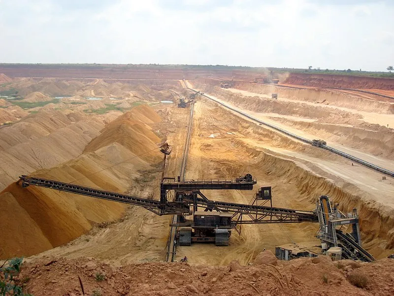 Image: Alexandra Pugachevsky, Phosphate Mining at SNPT, Wikimedia Commons, Creative Commons Attribution-ShareAlike 3.0 Unported