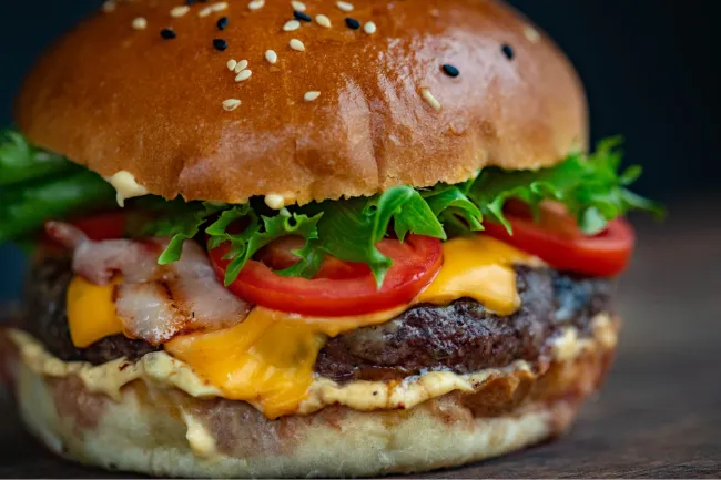 Image: Valeria Boltneva, Ham burger with vegetables, Pexels, Pexels Licence