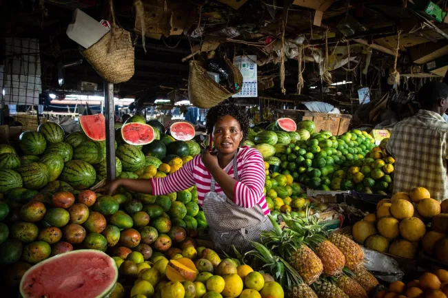 Image: 12019, Nairobi Kenya woman market, Pixabay, Pixabay Licence